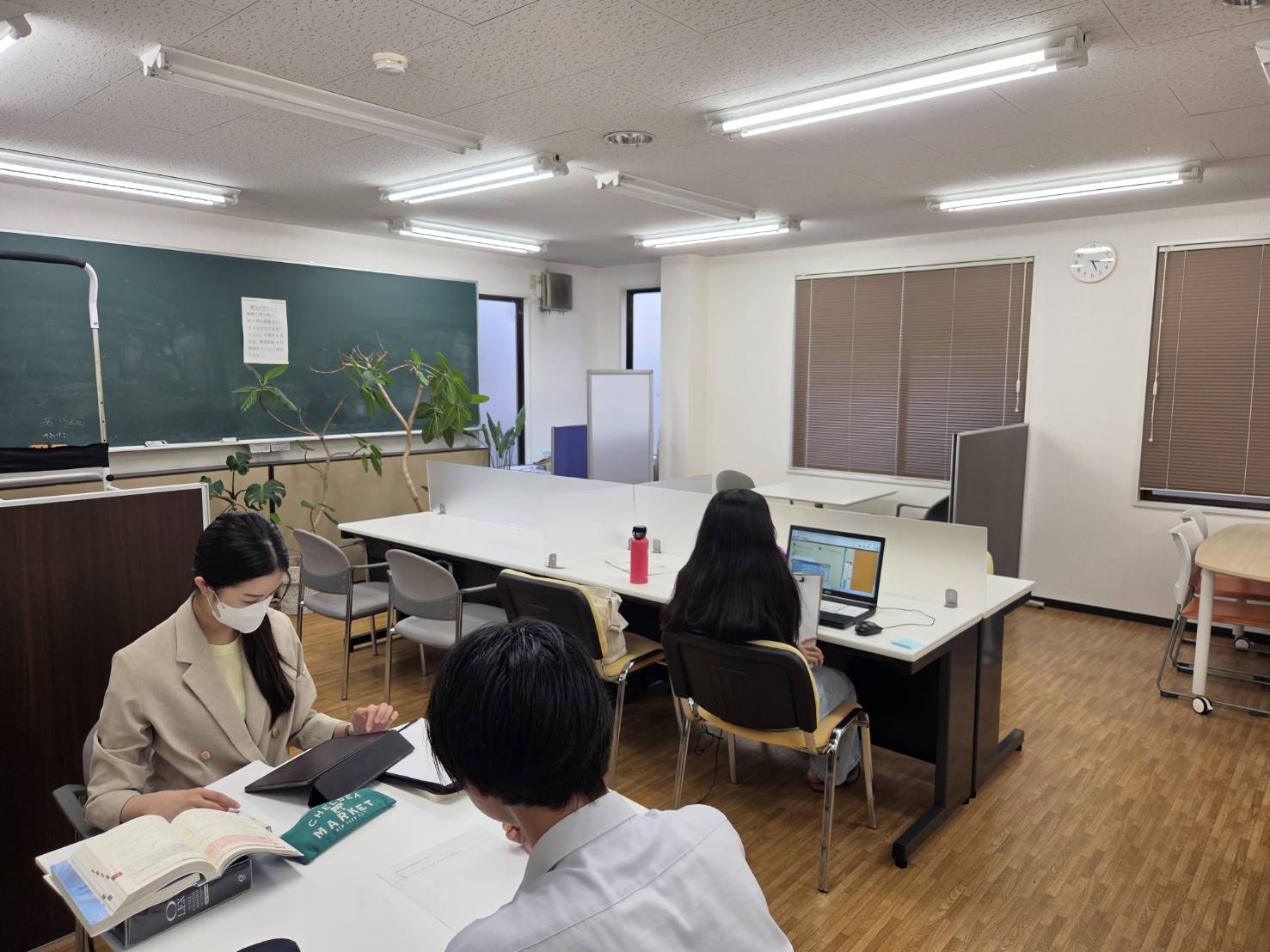 質問しやすい開放的な教室